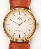 Q & Q quartz óra, bőr szíjjal, újszerű állapotban, eredeti dísztokban / Quartz watch in original case