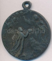1915. 'Hungaria S. Cordi Consecrata 1915 / Hungaria B.M.V. Devota 1038' fém medál Szt. István és Ferenc József koronázási jelenetével (29mm) T:3