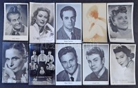 Egy doboznyi (kb. 400 db) főleg MODERN színész és színésznő fotó; vegyes minőség / Cca. 400 mainly MODERN actor and actress film photo postcards in a box; mixed condition