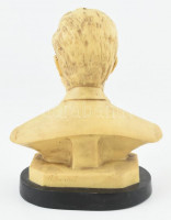 A. Saulini jelzéssel: John Fitzgerald Kennedy az Amerikai Egyesült Államok 35. elnöke. Porított márvány, kopott, m: 17 cm