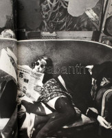 Dennis Hopper: Out of the sixties. A szerző, Dennis Hopper (1936-2010) színész (Easy Rider/Szelíd motorosok), fotográfus, forgatókönyvíró, író által DEDIKÁLT példány! Pasadena, 1986.,Twelvetrees Press. Angol nyelven. Első kiadás.