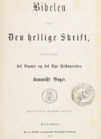 Bibelen, eller Den hellige skrift, indeholdende det Gamle og det Nye Testamentes kanoniske Boger. Kjobenhaven, 1880, Brittiske og Udenlandske Bibelselskabs Bekostning, 4+896+4+287 p. Dán nyelven. Korabeli aranyozott gerincű egészbőr-kötés,